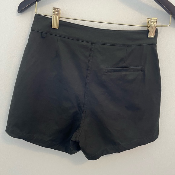 Lululemon This Instant Short - Picture 6 of 8